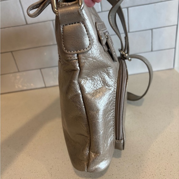 Giani Bernini Metallic Champagne Pebble Leather Crossbody Bag Shoulder Bag Purse - Picture 6 of 10